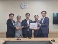유의식 완주군의회 의장, 국무총리실 방문… 완주‧전주 통합 반대 건의문 전달